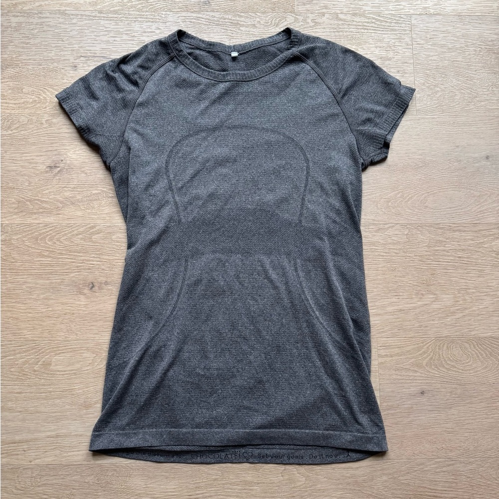 Lululemon Swiftly Tech Short Sleeve Shirt Hip Length Size 10 Gray